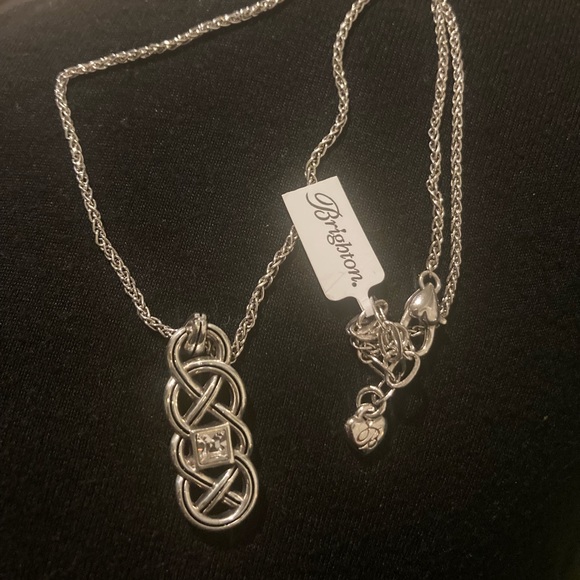 NWT interlock Lustre necklace - Picture 5 of 5